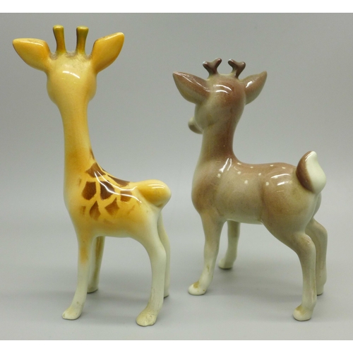 626 - A Beswick deer and giraffe