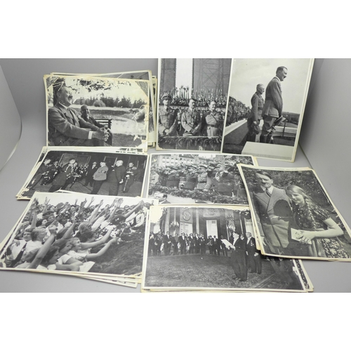 645 - A collection of 1930s Adolf Hitler Picture Album photographs, mainly sorted into groups, (Gruppe) 62... 