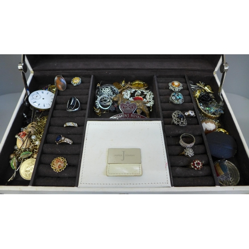 663 - A jewellery box and contents