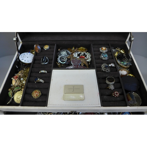 663 - A jewellery box and contents