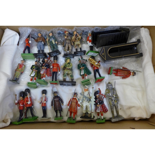 689 - A collection of approximately 100 del Prado metal soldier figures