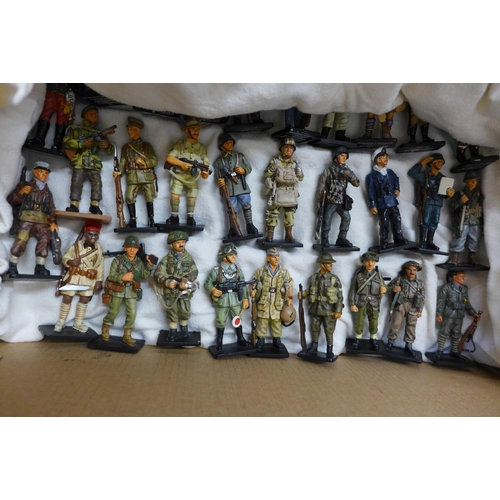 689 - A collection of approximately 100 del Prado metal soldier figures