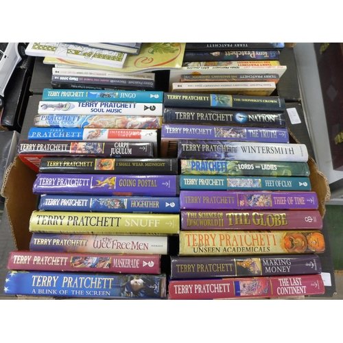 789 - Two boxes of books, all Terry Pratchett novels, books on Discworld, hardback and paperback