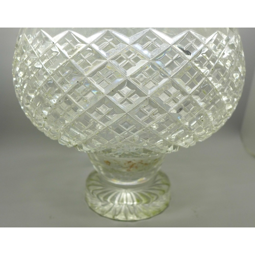 799 - A heavy cut glass footed rose bowl or table centrepiece