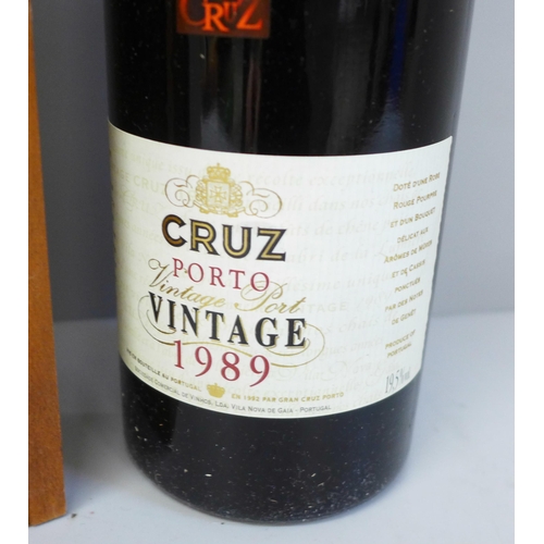 801 - A single bottle of Porto Cruz vintage 1989 port, boxed