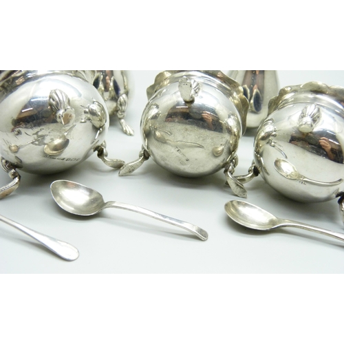 845 - A five piece silver condiment set, Birmingham 1921, 158g, and three spoons