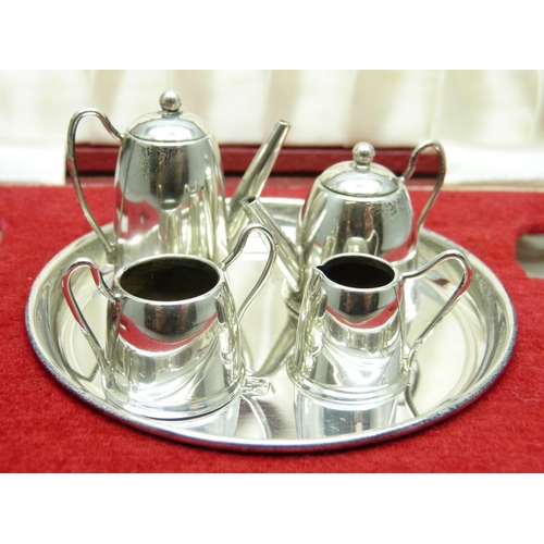 857 - A miniature silver tea service, Birmingham 1976, 70g, tray 84mm