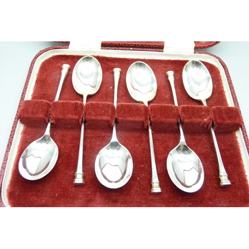 858 - A case set of six seal end spoons, Sheffield 1964, 64g