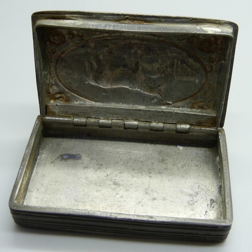 887 - A Philip Ashberry pewter snuff box with horse detail, 79mm wide