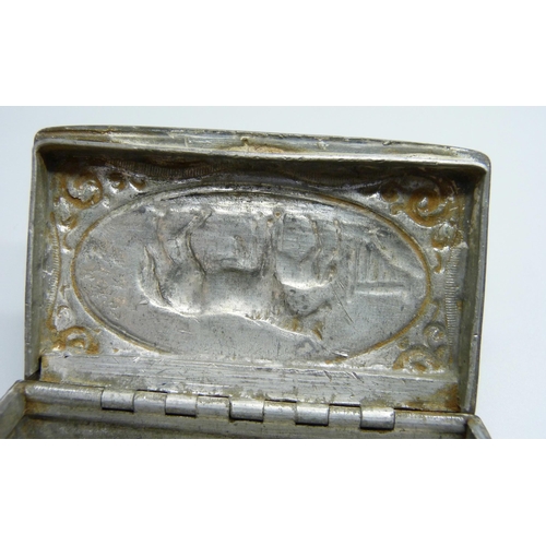 887 - A Philip Ashberry pewter snuff box with horse detail, 79mm wide