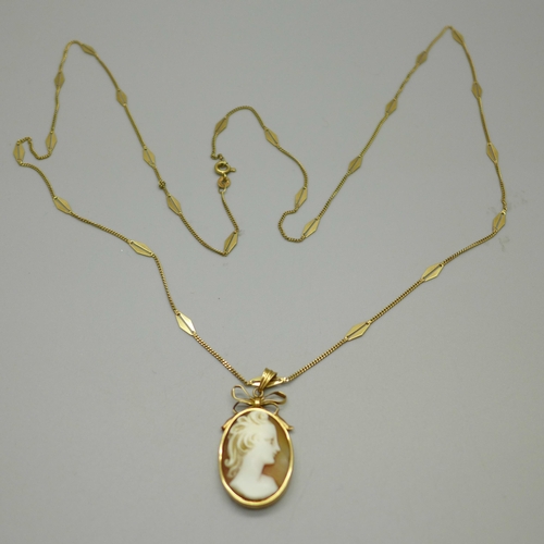 960 - A Swedish 18ct gold chain with a yellow metal mounted cameo pendant also with a Swedish control mark... 