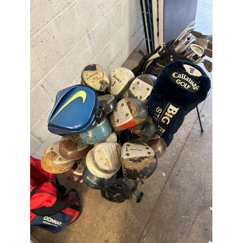 2203 - Three golf bags with clubs