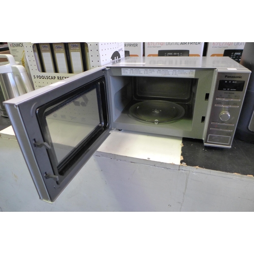 3087 - Panasonic Grill Microwave original RRP £129.99 + VAT (298-64) *This lot is subject to VAT