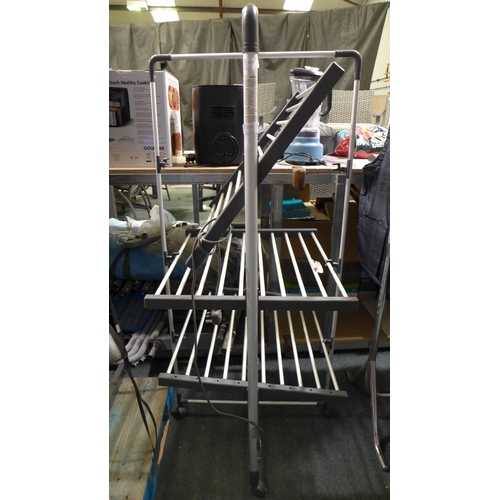 3205 - Black & Decker Heated Tower Airer, original RRP £99.99 + VAT   * This lot is subject to VAT