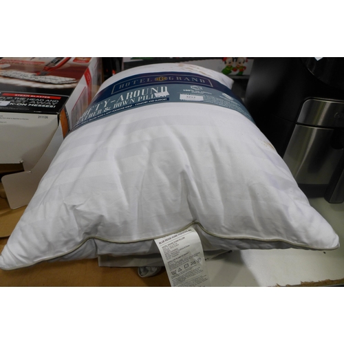 3212 - Sanderson Single fitted sheet And Hotel Grand Pillow - Marked  (296-147)   * This lot is subject to ... 