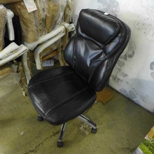 1607 - A black leather swivel office chair (4173-40) *This lot is subject to VAT