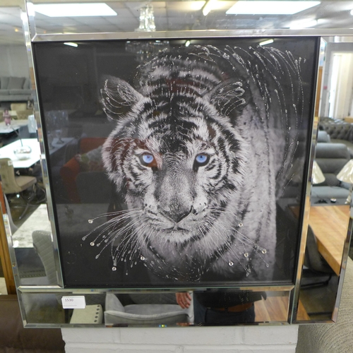 1530 - A tiger picture in mirrored frame