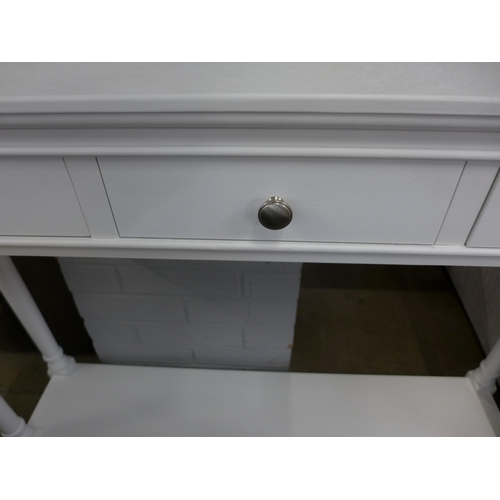 1531 - A white three drawer console table