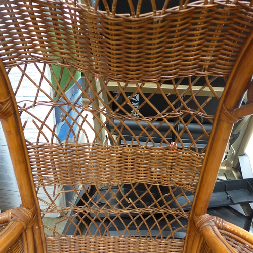 1622 - A wicker hanging egg chair