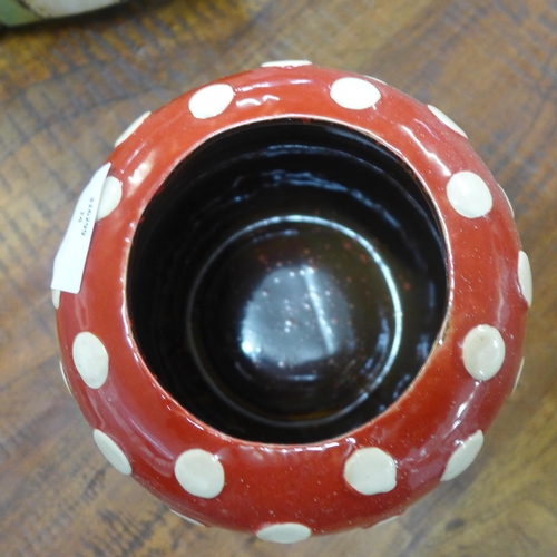 1304 - A ceramic toadstool planter W15cm (570105)