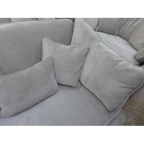 1450 - A Halley light grey velvet upholstered love seat