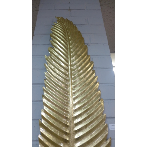 1462 - A palm leaf metal wall art