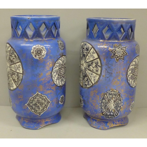 604 - A pair of early 20th Century blue transfer printed vases, 20.5cm