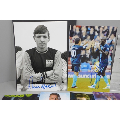 630 - A collection of West Ham autographs (81) including Billy Bonds and Martin Peters