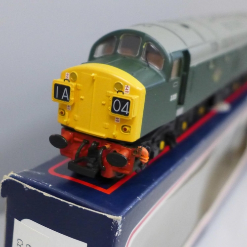 633 - A Bachmann OO gauge locomotive, British Railways D325 32-477 Class 40 in BR Green, boxed