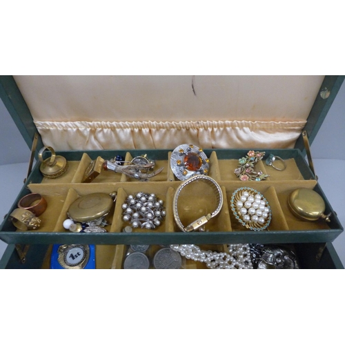 654 - Fashion and costume jewellery in a jewellery box