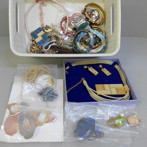 672 - A collection of enamel costume jewellery