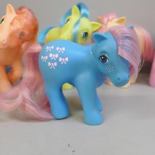 681 - Vintage original My Little Pony comprising Bluebelle, Posey, Tootsie, Blossom, Peachy, Lickety Split... 