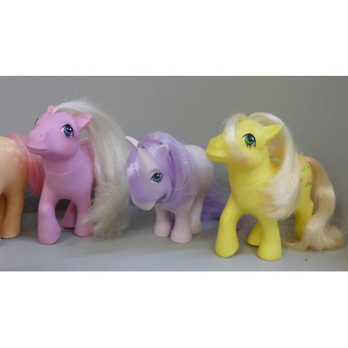 681 - Vintage original My Little Pony comprising Bluebelle, Posey, Tootsie, Blossom, Peachy, Lickety Split... 