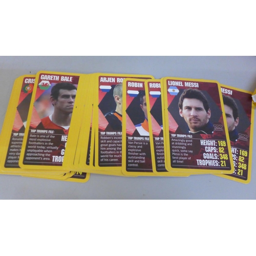 688 - Approximately 1400 Match Attax and Adrenalyn Football trading cards