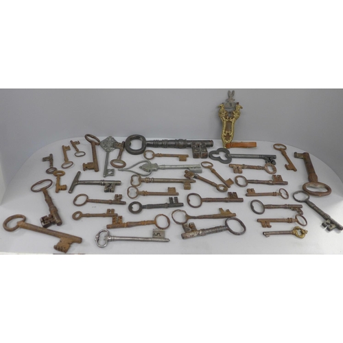 692 - A large collection of antique and replica door and lift keys