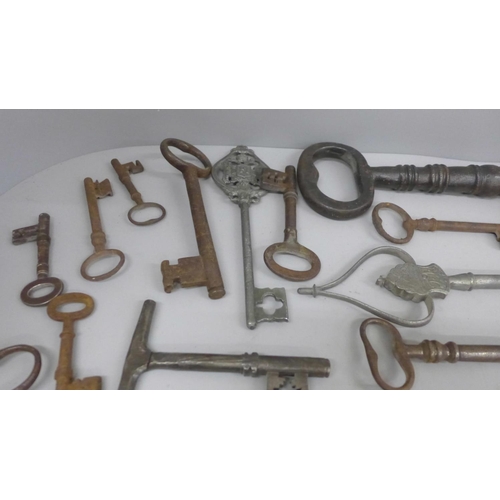 692 - A large collection of antique and replica door and lift keys