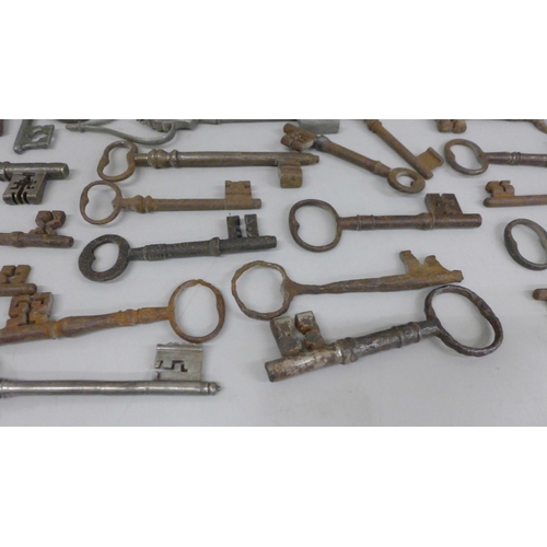 692 - A large collection of antique and replica door and lift keys