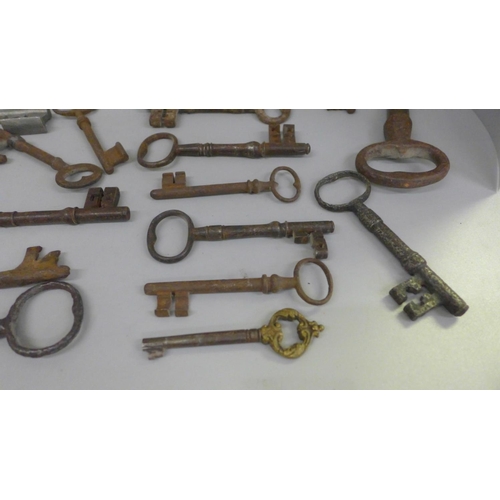 692 - A large collection of antique and replica door and lift keys