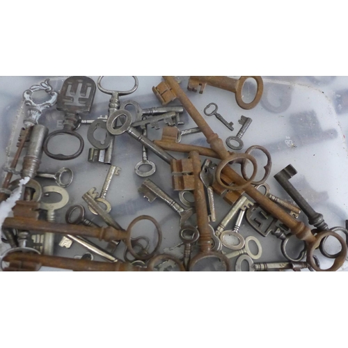 692 - A large collection of antique and replica door and lift keys