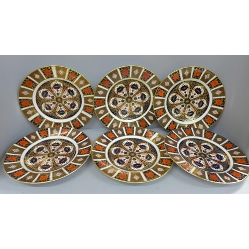 702 - Six Royal Crown Derby 1128 Imari dinner plates