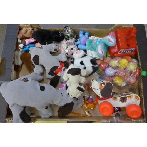 720 - Hush Puppies, Weebles, Watchimal and other vintage toys including Fisher Price Little Snoopy