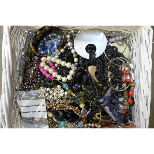 721 - Two baskets of costume jewellery