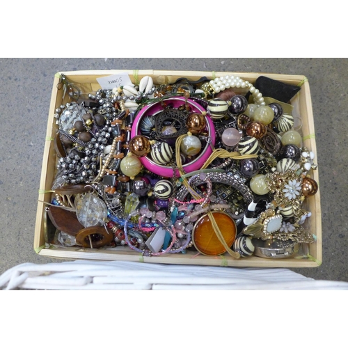 721 - Two baskets of costume jewellery