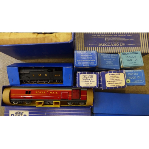 737 - A collection of Hornby Dublo OO gauge model rail, all boxed and most in near mint or unplayed condit... 