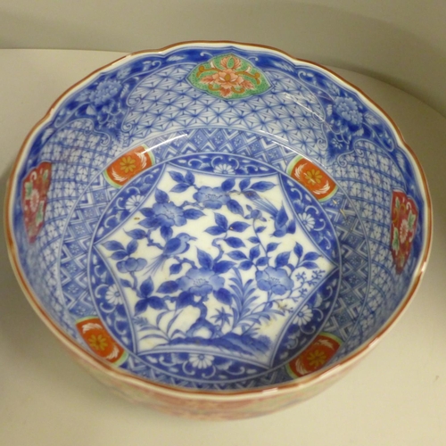 784 - A South East Asian hors d'oeuvres set with lazy Susan and an Oriental bowl