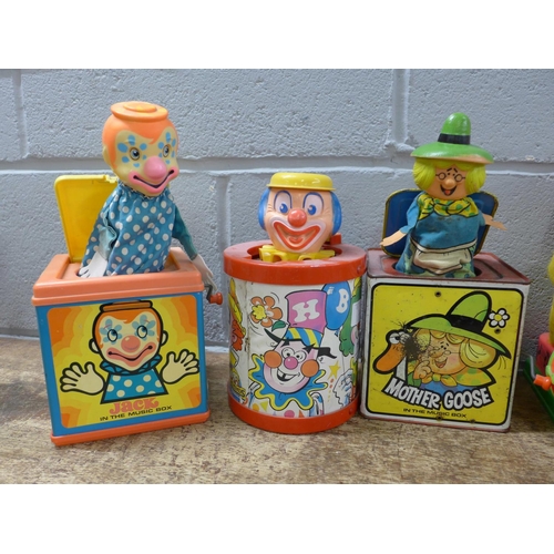 799 - Two jack in the box, battery operated clowns, walking pig, bear, rabbit and gorilla (10)