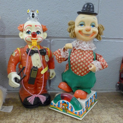 799 - Two jack in the box, battery operated clowns, walking pig, bear, rabbit and gorilla (10)