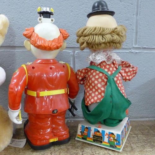 799 - Two jack in the box, battery operated clowns, walking pig, bear, rabbit and gorilla (10)