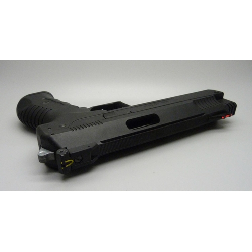 816 - A Weihrauch HW40 PCA target shooting air pistol