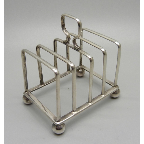 838A - A silver toast rack, London 1906, 44g